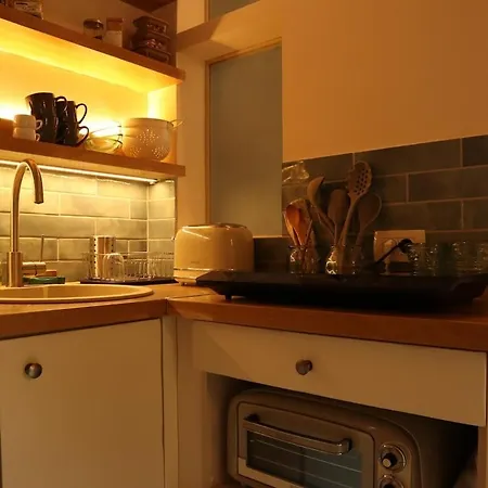 The Tiny Dependance * Argosztóli